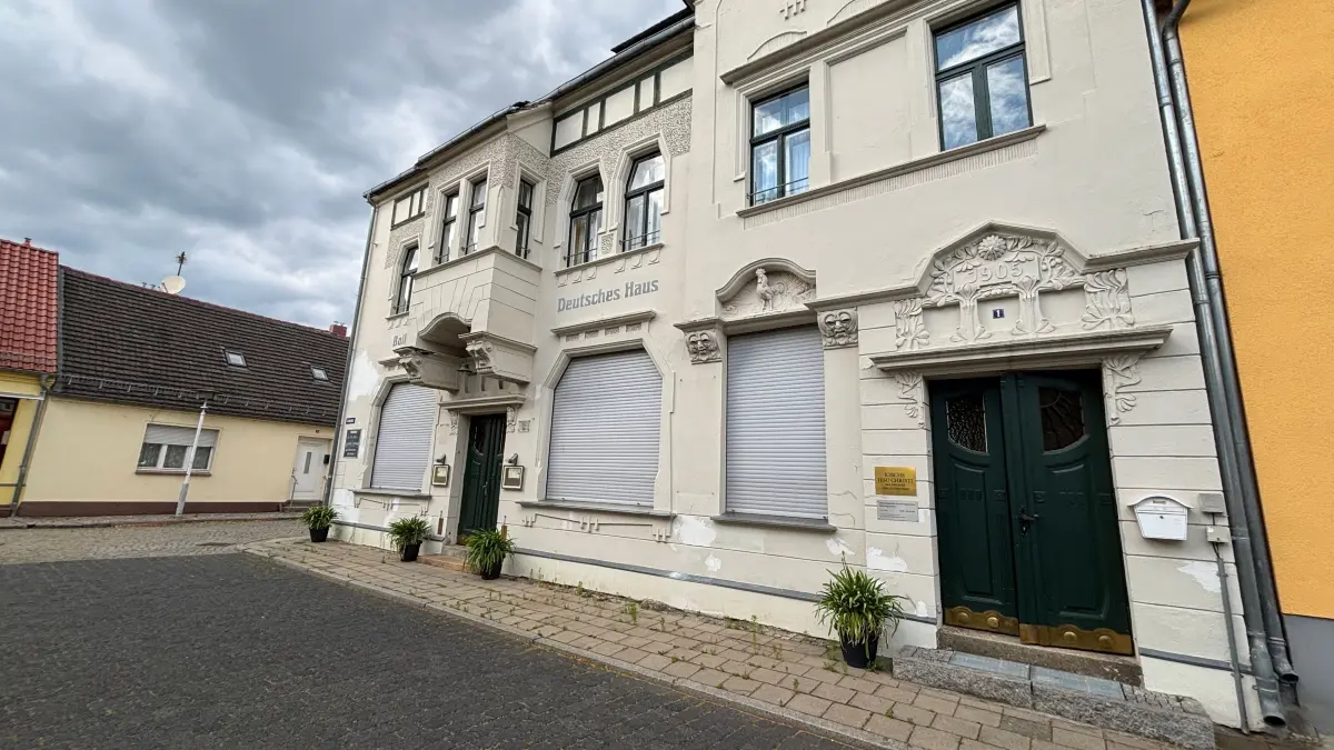 Für Feinschmecker war es eine beliebte Adresse, doch seit Ende März ist das Restaurant "Bollwerk 4 im Deutschen Haus" geschlossen. Was wird aus der Immobilie im Eisenhüttenstädter Ortsteil Fürstenberg?