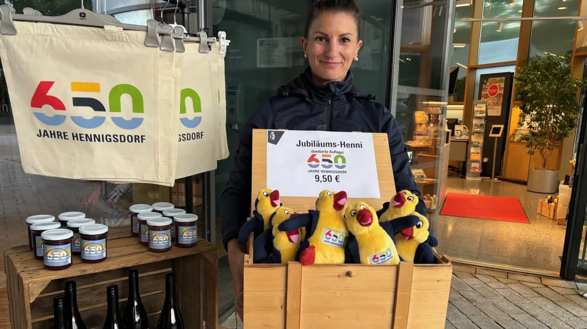 650 Jahre Hennigsdorf Eröffnung Fest Verleihung Stadtpreis Behindertensportverein Grenzenlos Un-Behindert Oberhavel Kerstin und Mario Helmecke links: stellv. SVV-Vorsitzende Beatrix Scheeren rechts: Bürgermeister Thomas Günther