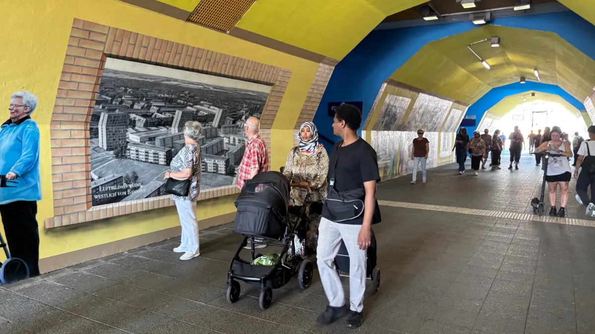 Bahnhofstunnel Tunnel Hennigsdorf mit Stadtmotiven seit Juni 2025