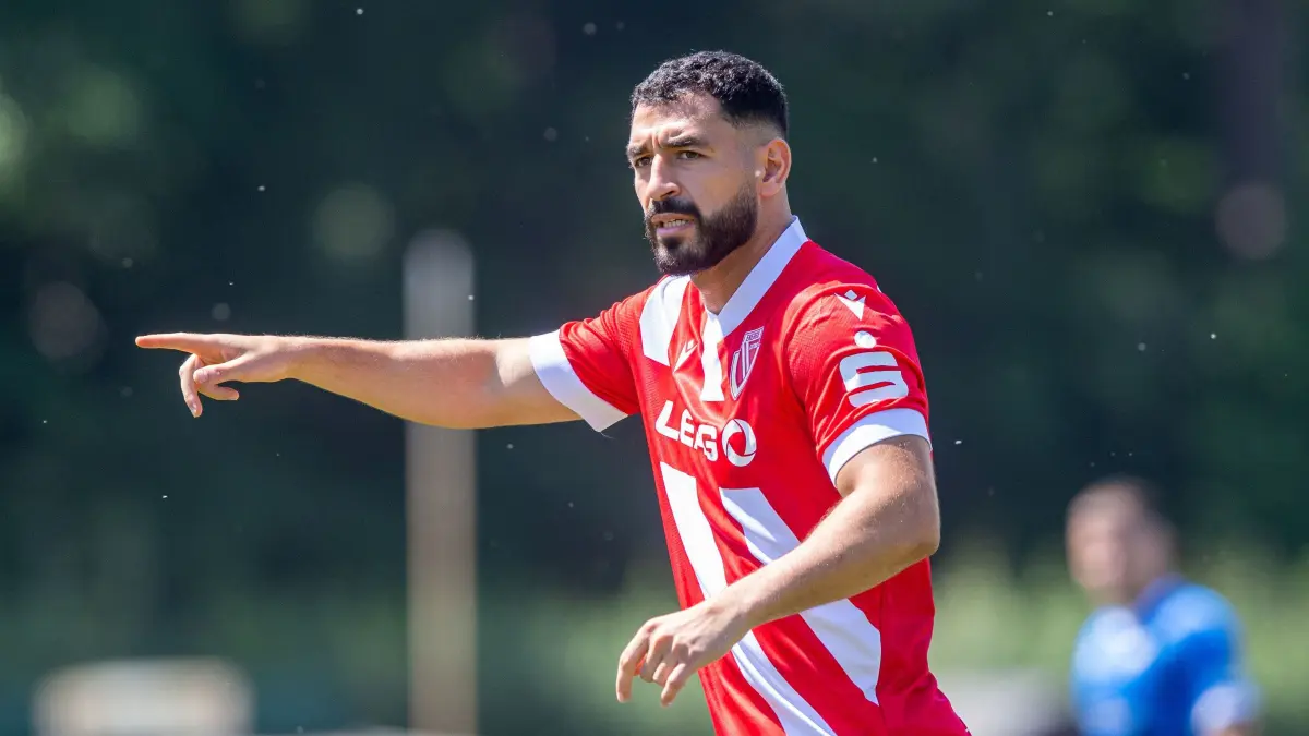 Testspiel Energie Cottbus - Neustrelitz 2025/26: Fussball, Herren, Saison 2025/26, Testspiel in Herzberg, FC Energie Cottbus - TSG Neustrelitz, Tolcay Cigerci (Energie Cottbus), 05.07. 2025, Foto: Sebastian Räppold / Matthias Koch