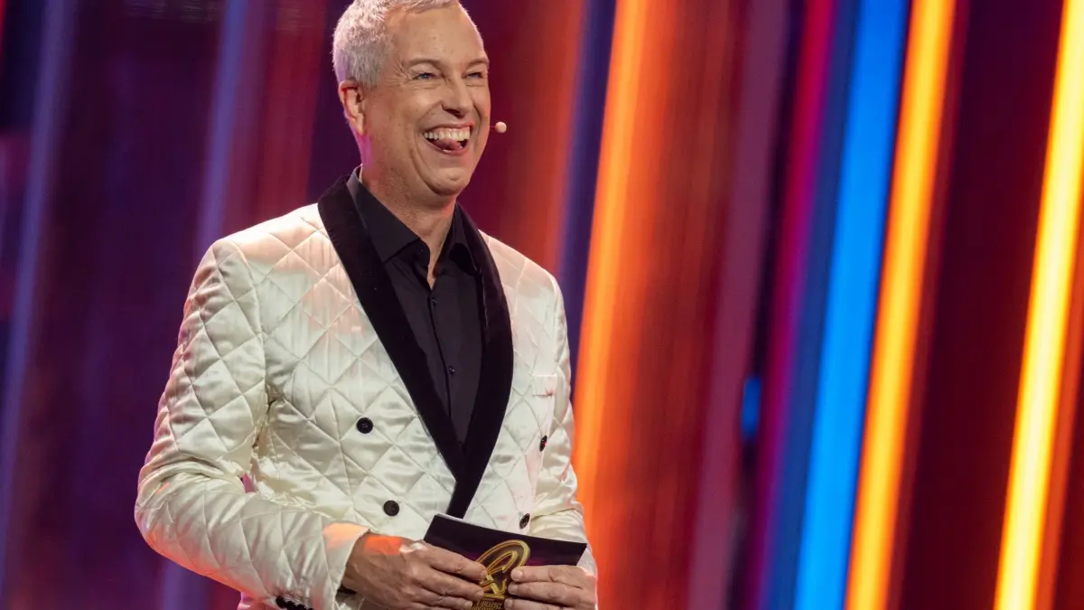 Thomas Hermanns: ARCHIV - 12.12.2022, Berlin: Moderator Thomas Hermanns steht bei der letzten Aufzeichnung des «Quatsch Comedy Clubs» mit ihm als Moderator auf der Bühne. (zu dpa: «Was bewegt die Comedyszene gerade?») Foto: Monika Skolimowska/dpa +++ dpa-Bildfunk +++