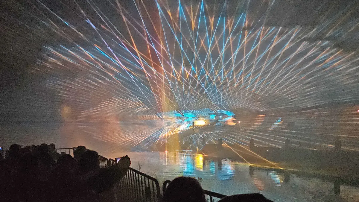 Stimmungsvoller Abschluss des Flößerfestes. Die Lasershow lockt zu später Stunde viele Besucher an den Finowkanal (Archivbild).