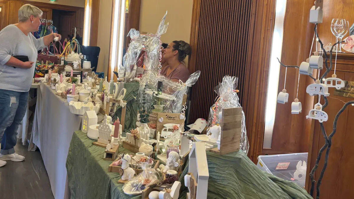 Markttreiben im Friedrich-Wolf-Theater