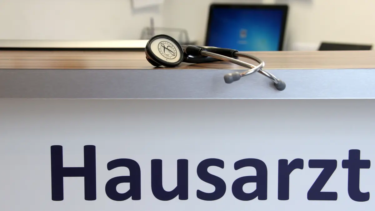 In zahlreichen Arztpraxen kommt die Digitalisierung nur schleppend voran. Woran könnte das liegen? (Symbolbild)