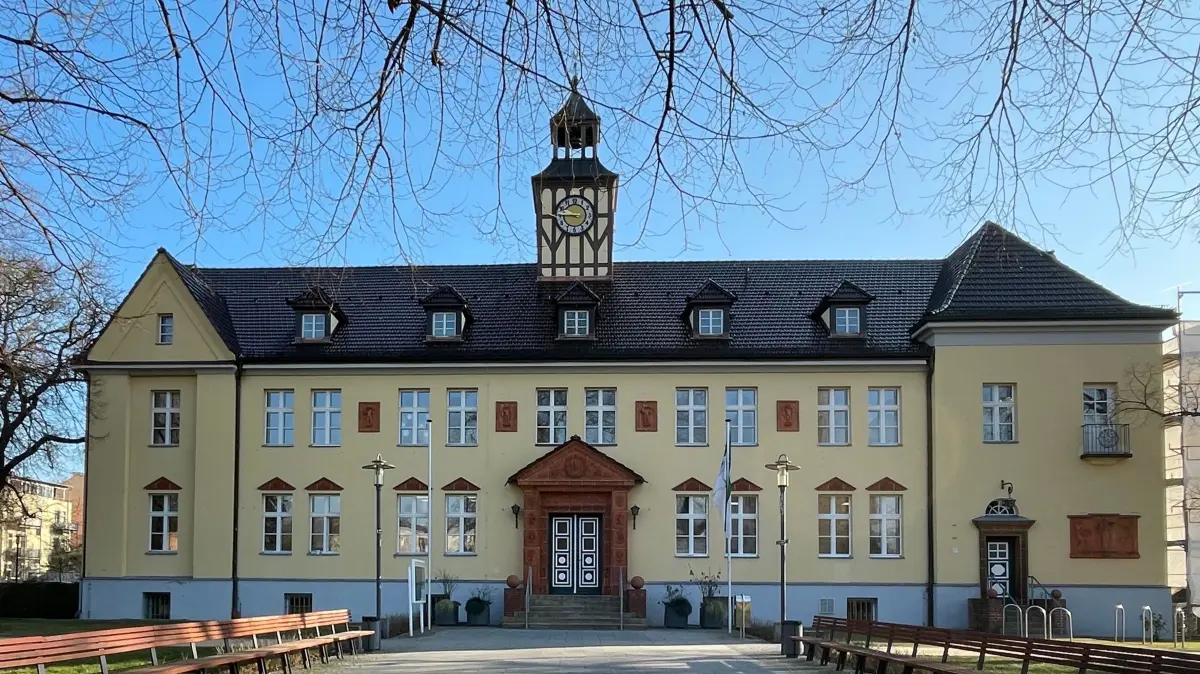 Rathaus Velten - Bürgermeisterwahl 2025 - wer folgt auf Ines Hübner?