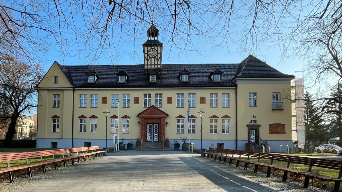 Rathaus Velten - Bürgermeisterwahl 2025 - wer folgt auf Ines Hübner?