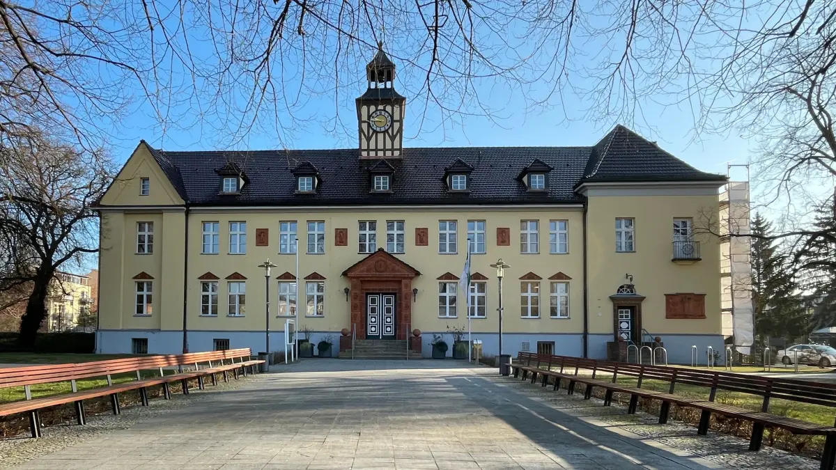 Rathaus Velten - Bürgermeisterwahl 2025 - wer folgt auf Ines Hübner?