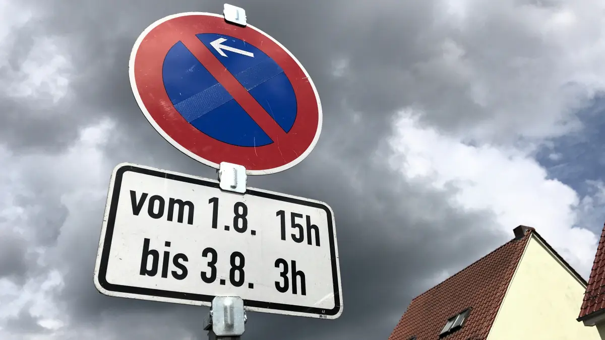 Müllrose. Eingeschränktes Halteverbot zum Stadtfest "Müllroser Seezauber" in der Innenstadt. 25.07.2025 Foto: Frank Groneberg