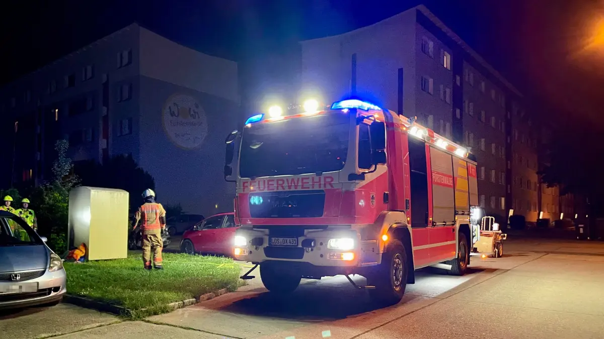Brandserie in Fürstenwalde Nord hält weiter an: Im Friedrich-Ludwig-Jahn-Ring mussten Feuerwehrkräfte einen Brand löschen.