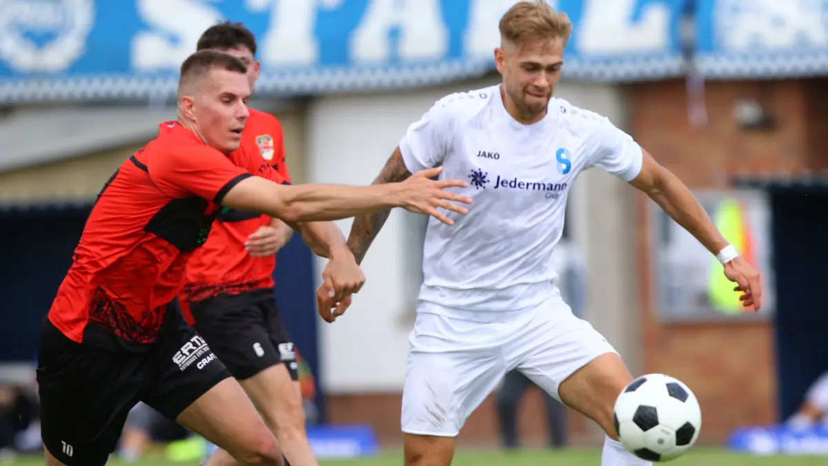 Testspiel: Stahl Brandenburg gegen Stahl Riesa 0:3 (0:1) vor 232 Zuschauern, Brandenburgliga gegen Sachsenliga