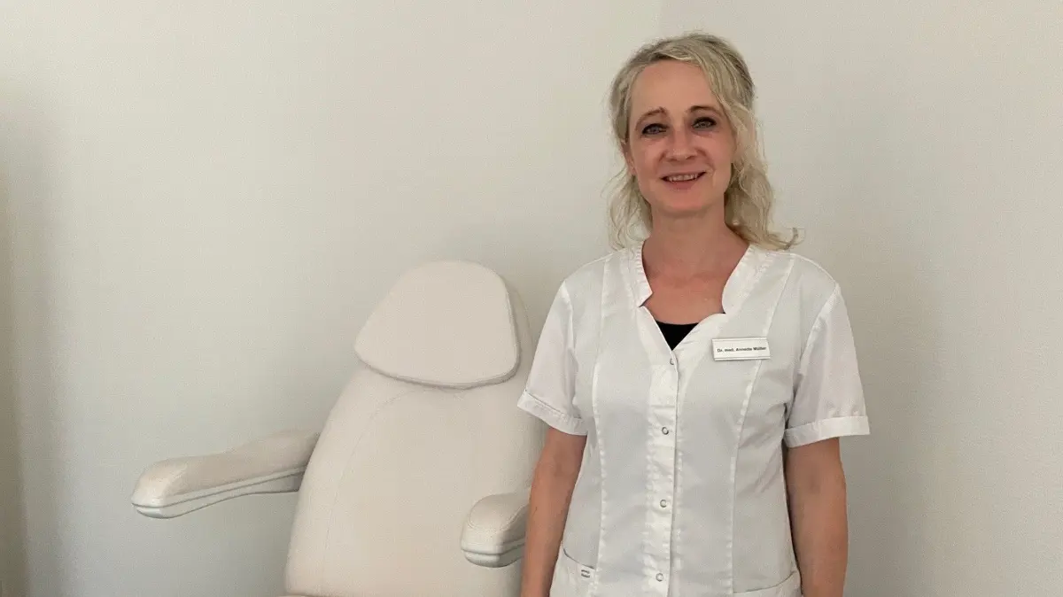 Annette Müller hat im Juni eine Hautarztpraxis in Eberswalde eröffnet. Der Andrang ist groß, obwohl die Patienten selbst zahlen müssen.