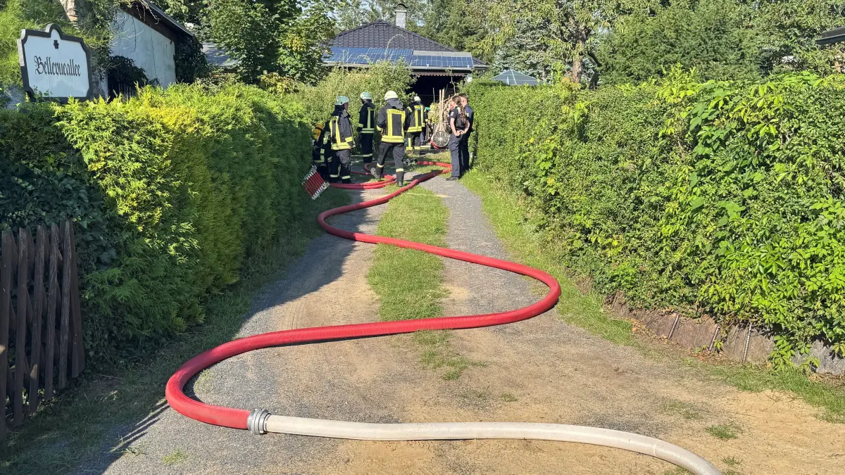 Eine Autobatterie war die Ursache für einen Brand in einem Bungalow im Altfriedländer Ortsteil Karlsdorf bei Neuhardenberg.