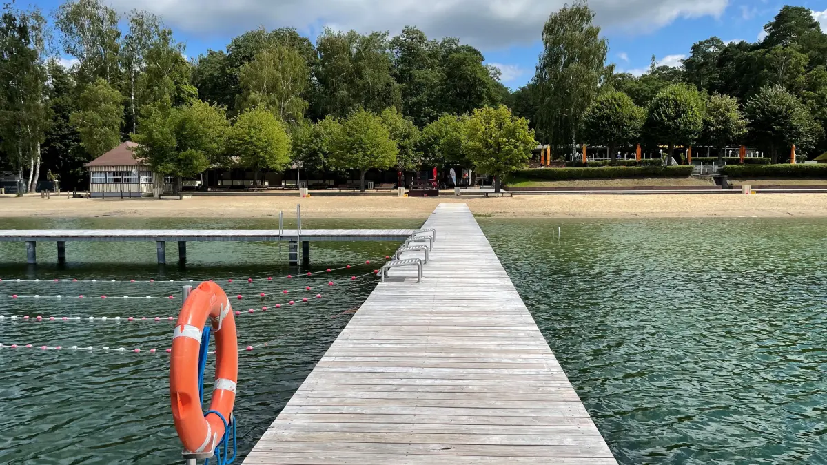 Strandbad Wukensee in Biesenthal menschenleer im wechselhaft-regnerischen Sommer
