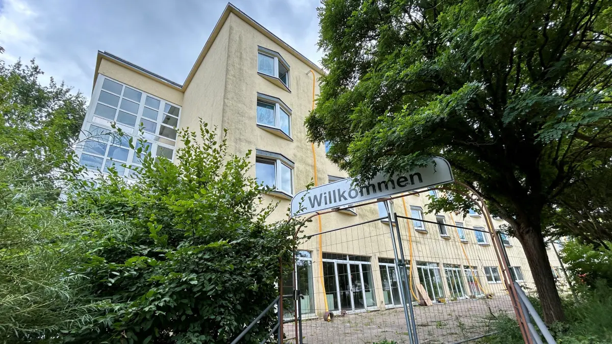 Baugenehmigung erteilt: nach dem Umbau zum Verwaltungsgebäude wird der Landkreis Oberhavel das ehemalige „Hotel an der Havel“ nutzen. Wann sind die Arbeiten abgeschlossen?