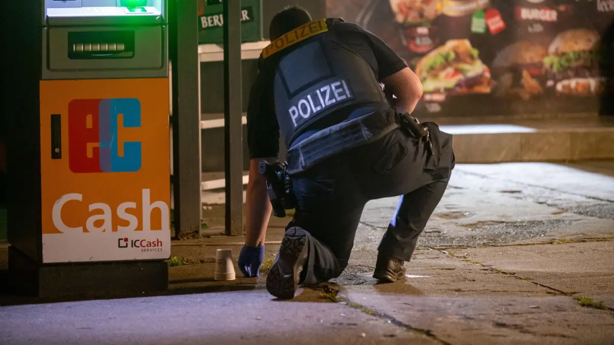 Die Polizei sicherte Spuren am Tatort.