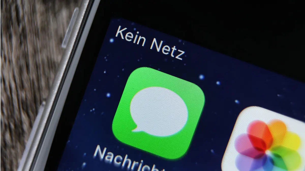 ARCHIV - 13.08.2020, Bayern, Kempten: Die Aufschrift «Kein Netz» ist auf dem Bildschirm eines Mobiltelefons zu sehen. (zu dpa: «Kein Netz? Funklöcher in Bayern jetzt melden») Foto: Karl-Josef Hildenbrand/dpa +++ dpa-Bildfunk +++