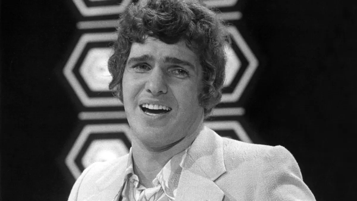 Der DDR-Schlagersänger Frank Schöbel. Der deutsch-deutsche Schlager «Wie ein Stern» kam vor 50 Jahren heraus. Das von Frank Schöbel gesungene Lied kam prominent in Filmen vor und strahlt bis heute aus der DDR hinüber in die Gegenwart. (zu dpa "Hit in Ost und West: 50 Jahre «Wie ein Stern») +++ dpa-Bildfunk +++