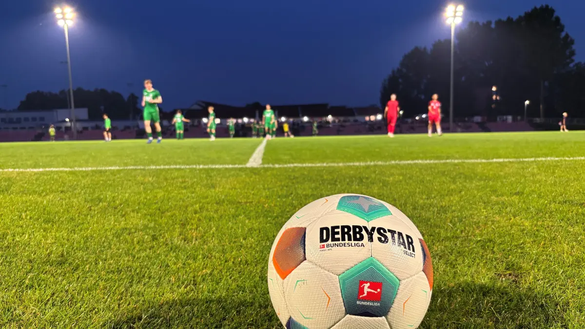 Verabschiedet sich schon vor dem Start der Saison 2025/26 in der Fußball-Brandenburgliga der erste Spitzenverein aus dem Titelrennen? Das Team muss voraussichtlich mit vier Minuspunkten ins Rennen gehen.