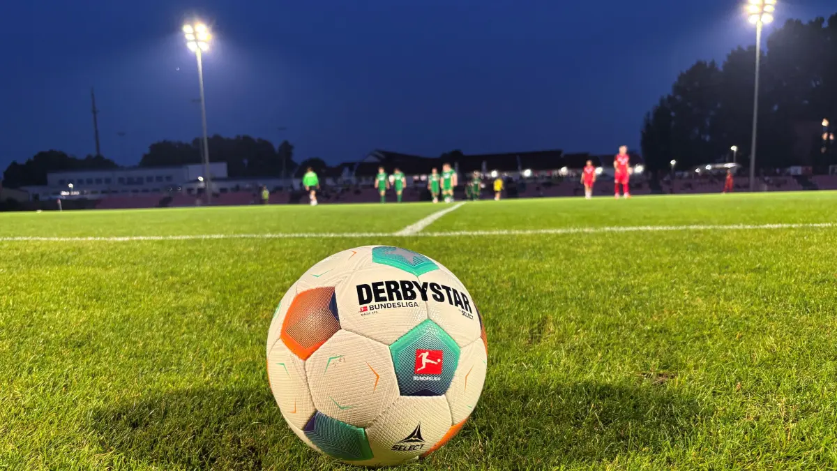Verabschiedet sich schon vor dem Start der Saison 2025/26 in der Fußball-Brandenburgliga der erste Spitzenverein aus dem Titelrennen? Das Team muss voraussichtlich mit vier Minuspunkten ins Rennen gehen (Symbolbild).