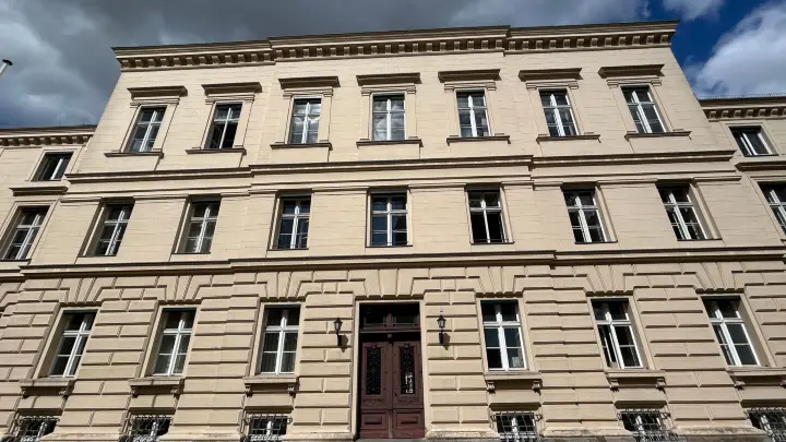 Falsch auf der Anklagebank? Zoff um Schwochow geht weiter