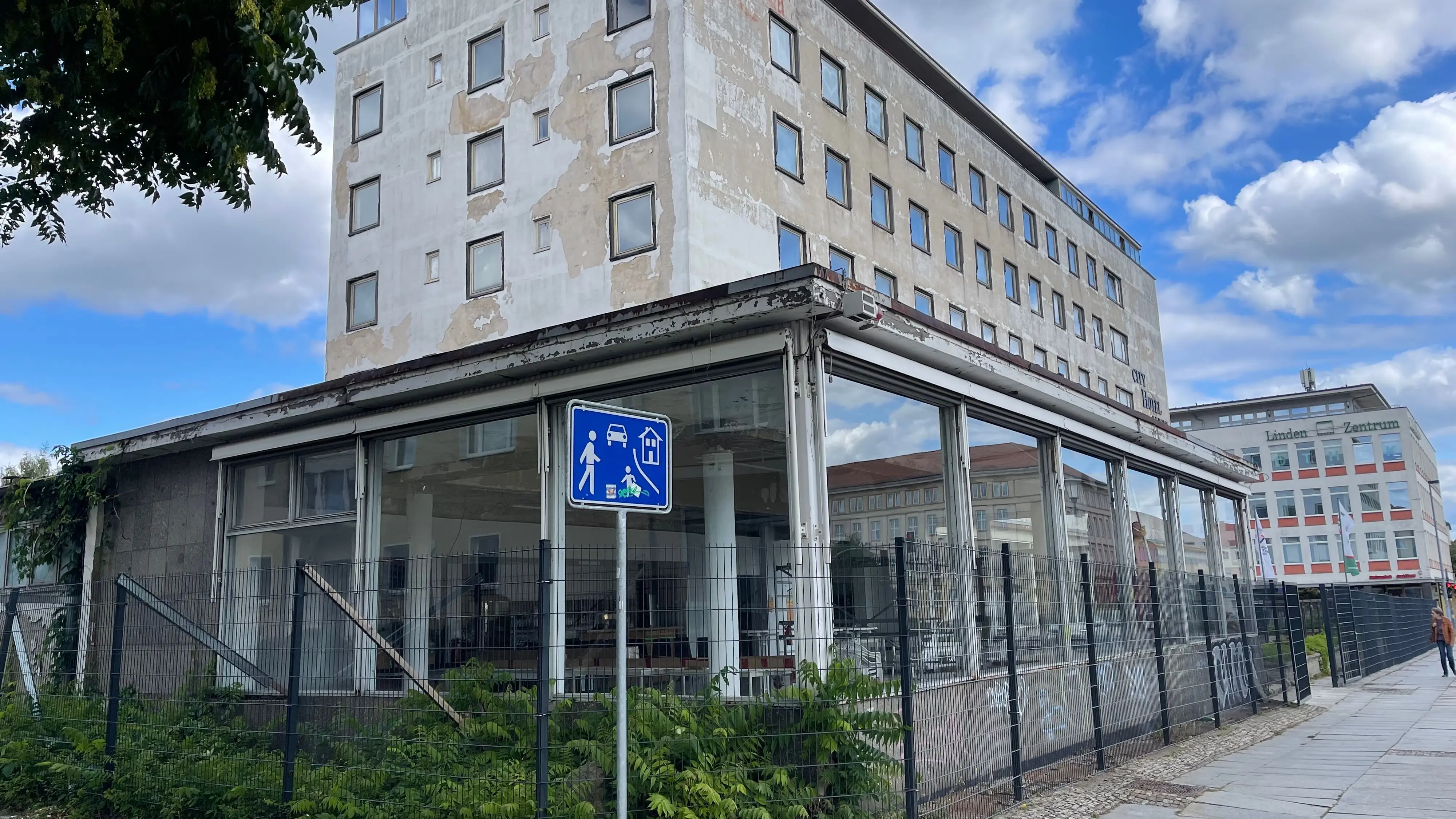 Stadtfest Eisenhüttenstadt 2025: Café-Lunik im Hotel – doch Karten sind