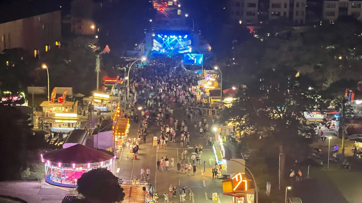 Hoch hinaus mit dem Riesenrad auch in diesem Jahr: Am Wochenende wird in Eisenhüttenstadt wieder gefeiert. Darauf müssen die Besucher achten.