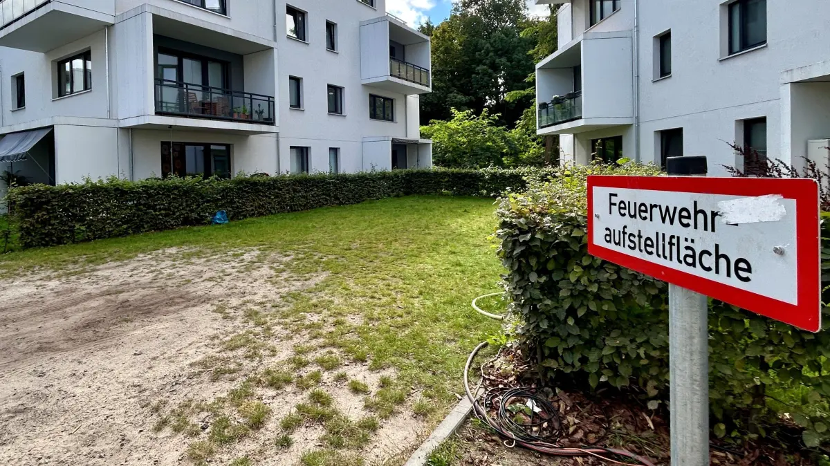 Seit Monaten schwelt ein Streit zwischen den Anwohnern in der Wohnsiedlung rund um den Alten Speicher in Oranienburg (Lehnitzstraße 23-29b), der bereits im Sommer 2024 begann. Grund der Unstimmigkeiten: Familien mit spielenden Kindern auf der einen Seite und Anwohnern, die sich durch den Spiellärm gestört fühlen, auf der anderen Seite.