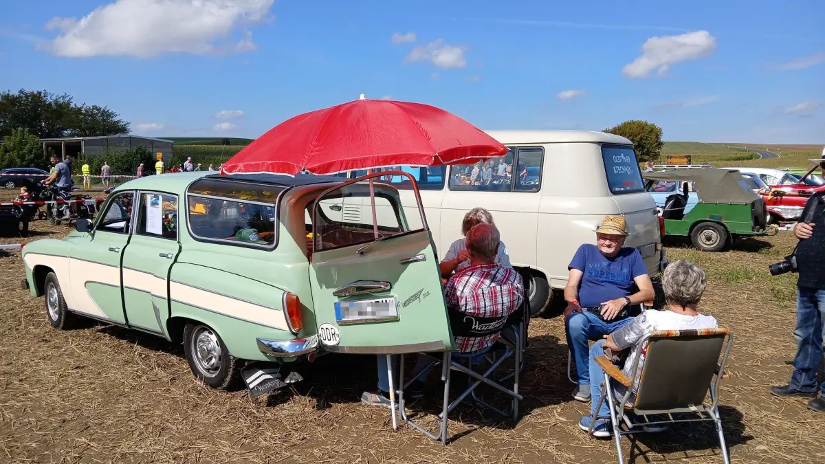 Oldtimer in Schönermark bei Schwedt: Campingglück mit Wartburg