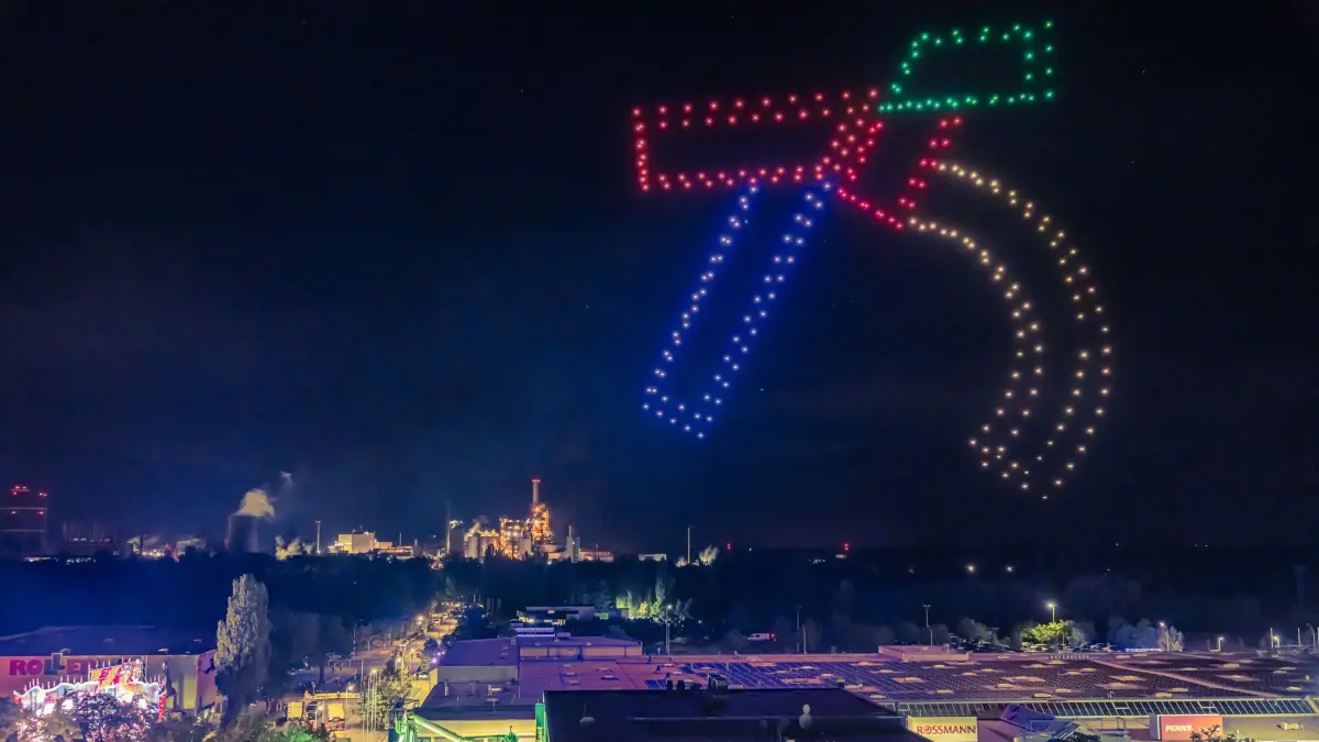 Stadtfest Eisenhüttenstadt 2025 - Dronenshow
Alle Rechte vorbehalten. Abdruck nur gegen Nennung, Belegexemplare und Honorar.
USt-IdNr. DE192 768 056