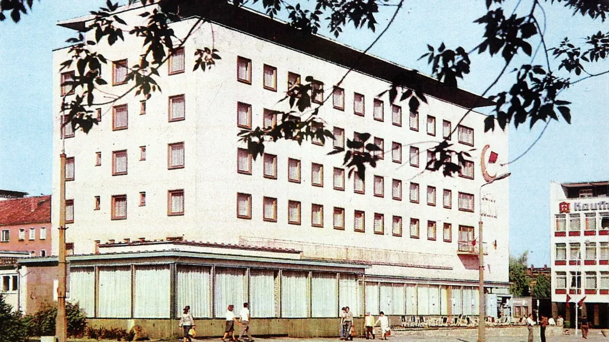 Postkarte: Hotel Lunik Eisenhütenstadt