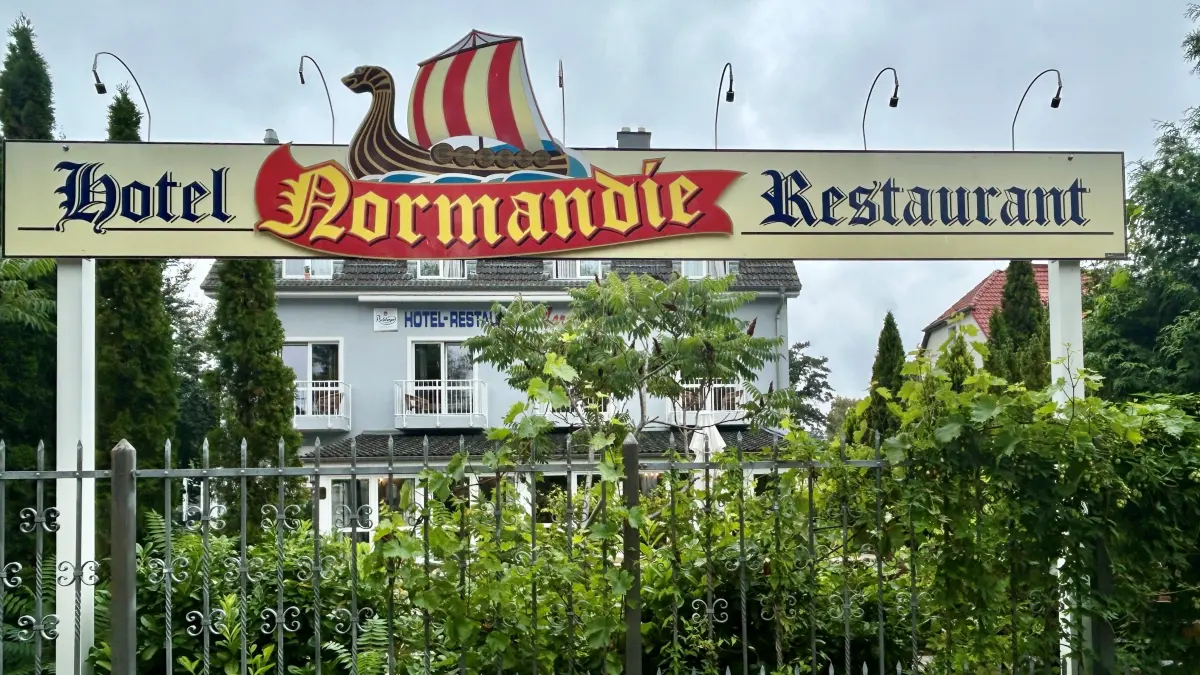 Kein Jahr wurde das Restaurant und das Hotel Normandie in Schildow von Katharina Kundmüller gepachtet und geführt. Ende Juli gab sie auf. Jetzt leitet Isabelle Lerosier, die Tochter des Gründers, den Hotelbetrieb weiter.