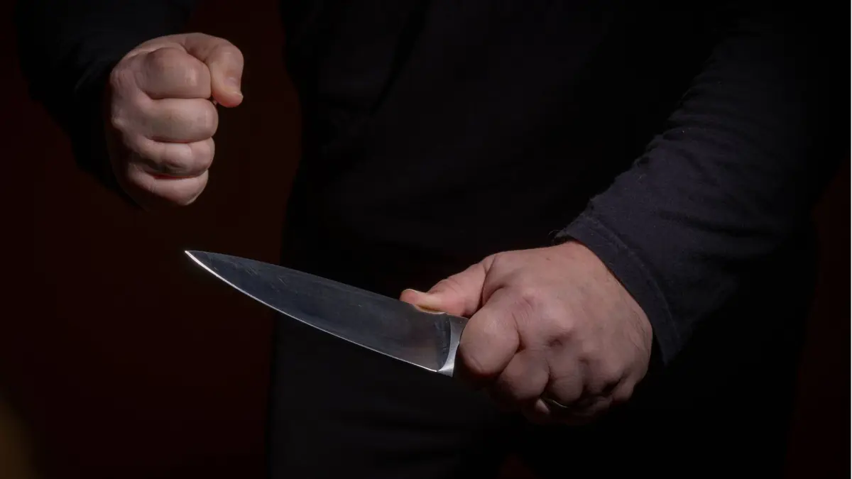 Messer - Messerangriff, Symbole, Symbolbild, Angriff mit einem Kuechenmesser. *** knife knife attack, symbols, symbol image, attack with a kitchen knife