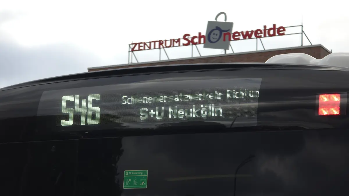 Ein Bus des Schienenersatzverkehrs für die S46 in Schöneweide