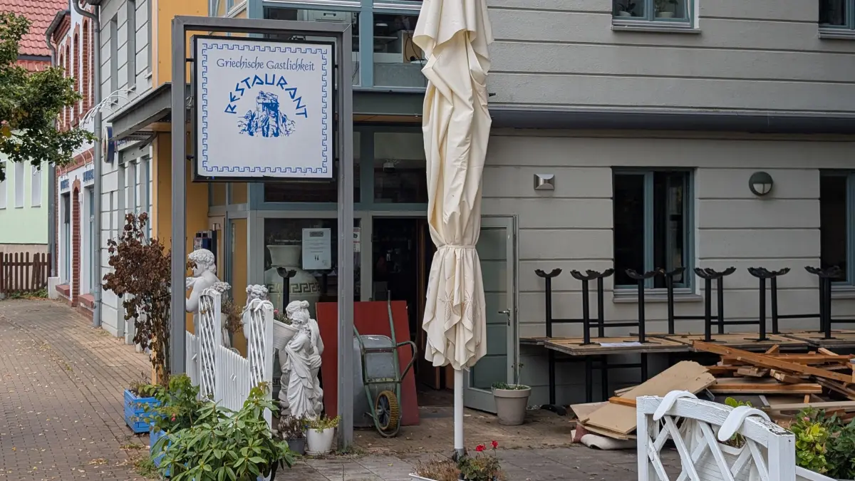 Im ehemaligen Restaurant „Athos“ in Nieder Neuendorf weht bald ein völlig neuer kulinarischer Wind: Adnan Slacinovic übernimmt die Räume und bietet authentische Küche aus seiner Heimat an.