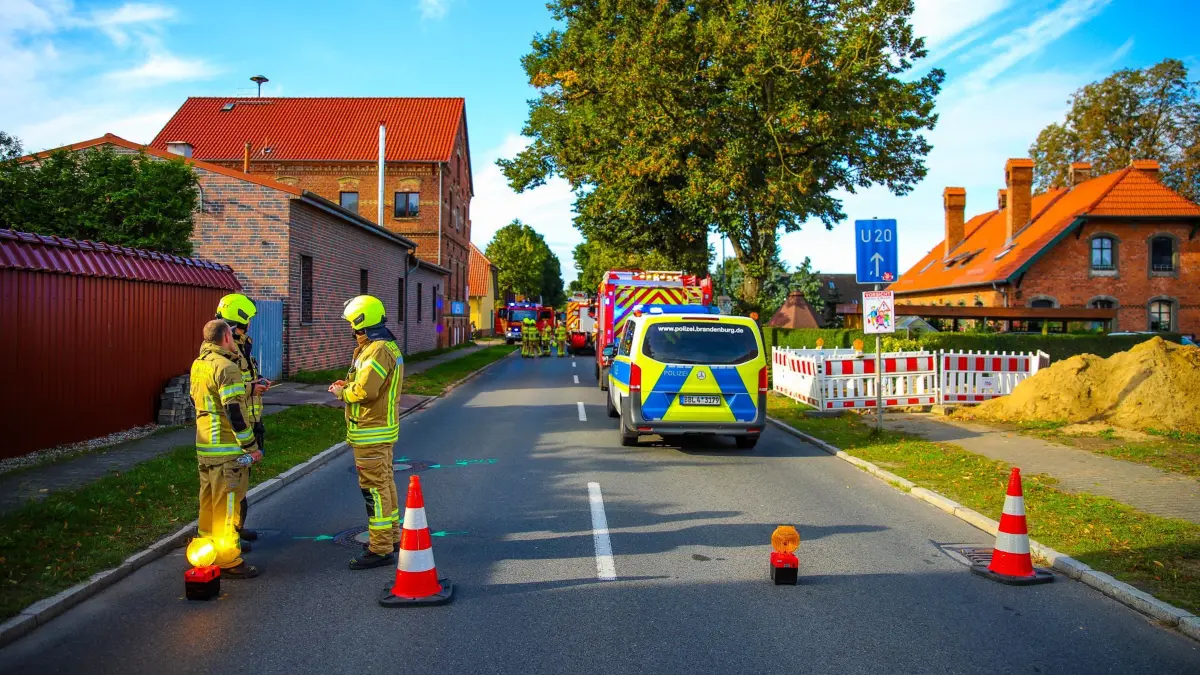 Der Bereich um die Nauener Chaussee bei Kremmen war für eine Stunde gesperrt. Der Stau reichte bis zur A24.