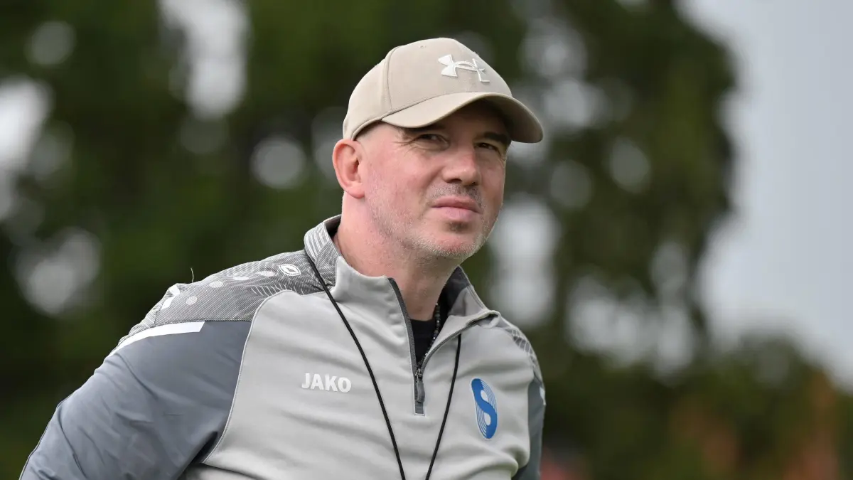 Fussball : Ahrensfelde, Fussball Brandenburgliga, Grün-Weiss Ahrensfelde - Stahl Brandenburg, Trainer Robert Pocrnic
FOTO BENK 13.09.2025