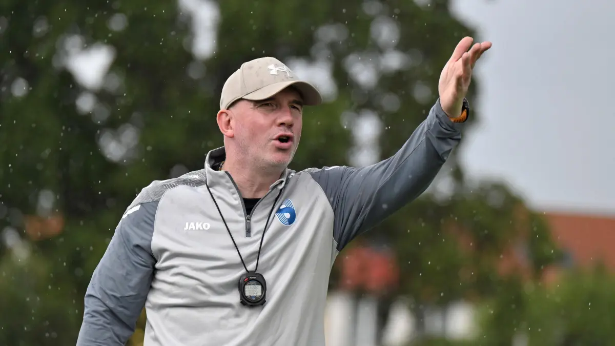 Fussball : Ahrensfelde, Fussball Brandenburgliga, Grün-Weiss Ahrensfelde - Stahl Brandenburg, Trainer Robert Pocrnic
FOTO BENK 13.09.2025
