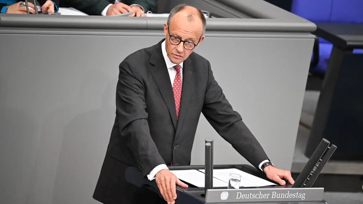 Generaldebatte zum Haushalt 2025 im Bundestag: 17.09.2025, Berlin: Bundeskanzler Friedrich Merz (CDU) spricht während der Generaldebatte zum Haushalt 2025 im Bundestag. Die Generaldebatte ist der Höhepunkt der Haushaltsberatungen im Bundestag. Foto: Bernd von Jutrczenka/dpa +++ dpa-Bildfunk +++