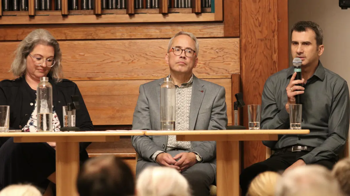 Das sind die drei Kandidaten: Ulrike Heidemann (CDU), Frank Vettel (parteilos, nominiert von der AfD), und Marco Terei (parteilos, v. l.) beim Wahlforum der MOZ und der Wirtschaftsgemeinschaft Bad Freienwalde in der Konzerthalle.