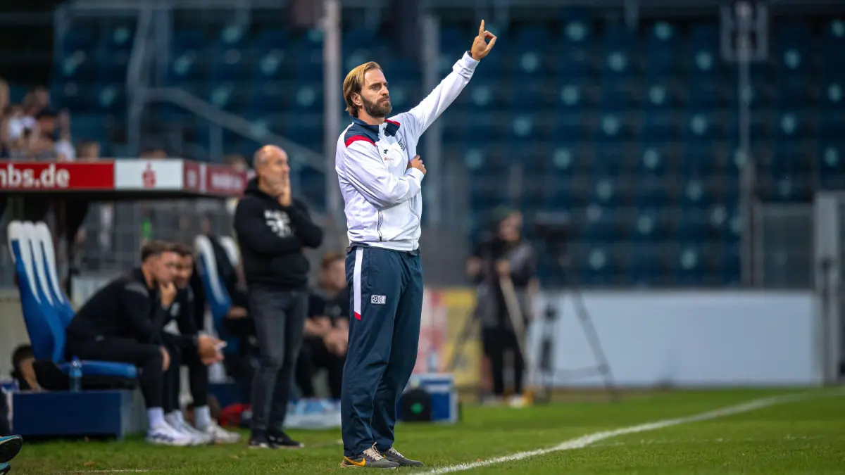 RLNO Babelsberg 03 - Altglienicke 2025/26: Fussball, Herren, Saison 2025/2026, Regionalliga Nordost (9. Spieltag), SV Babelsberg 03 - VSG Altglienicke, Trainer Ronny Ermel (Babelsberg), 19.09. 2025, Foto: Sebastian Räppold / Matthias Koch