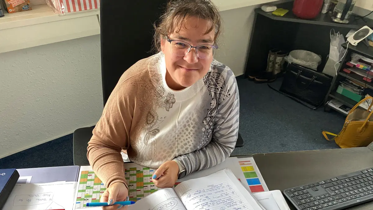 Fühlt sich an ihrer neuen Arbeitsstelle wohl: Amtsdirektorin Annett Köhne. Sie leitet die Verwaltung in Brieskow-Finkenheerd seit Mai 2025.