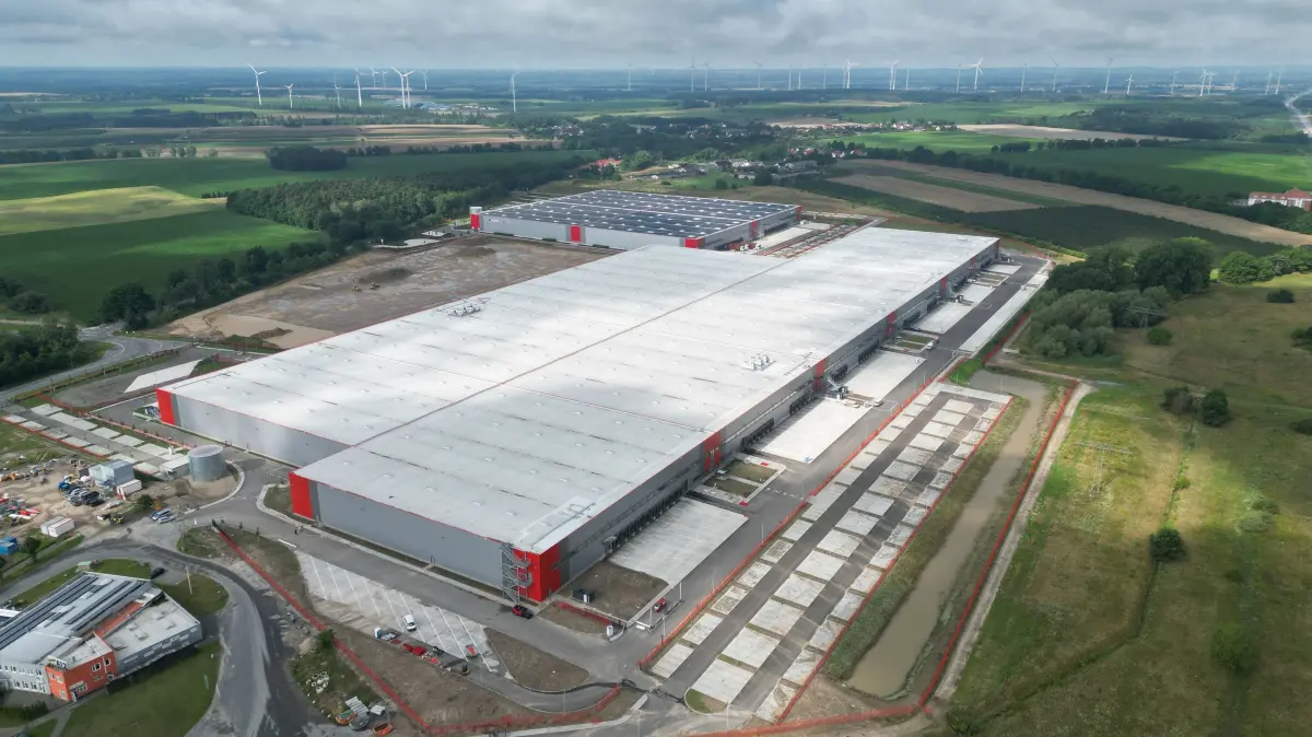 Die neue Logistikhalle von Alcaro aus der Luft