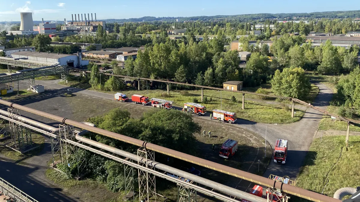 Alarmzustand: Auf dem Werkgelände von ArcelorMittal in Eisenhüttenstadt probte die Feuerwehr mit insgesamt 420 Einsatzkräften einen industriellen Störfall.