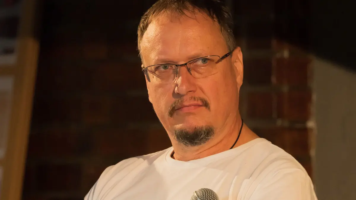 Vorstellung der vier Kandidaten zur Bürgermeisterwahl in Eisenhüttenstadt im ehemaligen Club am Anger im im 5. Wohnkomplex am 19.09.2025 Jens Vowie - parteilos
Alle Rechte vorbehalten. Abdruck nur gegen Nennung, Belegexemplar und Honorar.