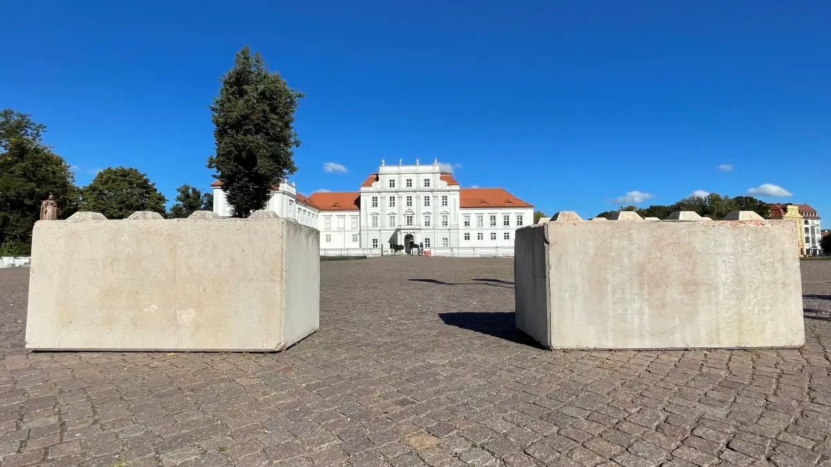 Schloss Oranienbug, Schlossplatz, Sicherheit, Sicherheitsmaßnahmen, Poller, Betonklötze, Kübel, Schutz vor Terror, Anschlägen, Lkw, die in Menschenmassen rasen - es gibt weitere Pläne und Ideen zum Schutz auf Veranstaltungen