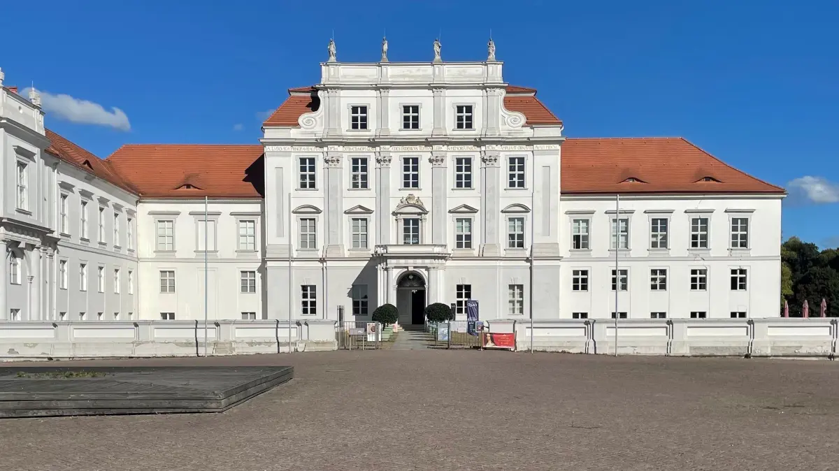 Schloss Oranienburg, ältestes Barockschloss in Brandenburg, Architektur, Barockbau, Sitz von Verwaltung, Rathaus an der Havel