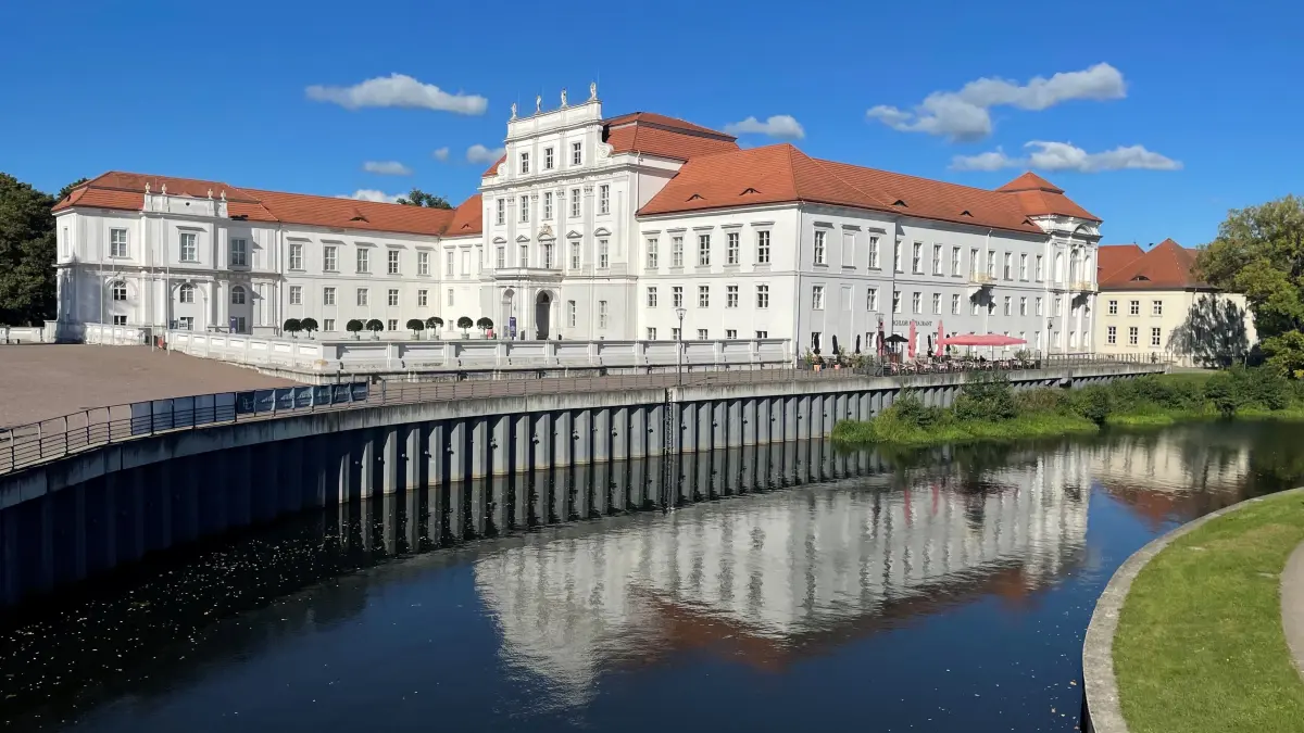 Schloss Oranienburg, ältestes Barockschloss in Brandenburg, Architektur, Barockbau, Sitz von Verwaltung, Rathaus an der Havel