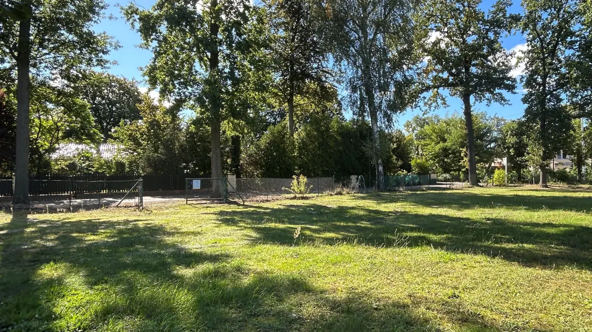 Zwei nebeneinander liegende Baugrundstücke im Hohen Neuendorfer Ortsteil Borgsdorf suchen einen Käufer.