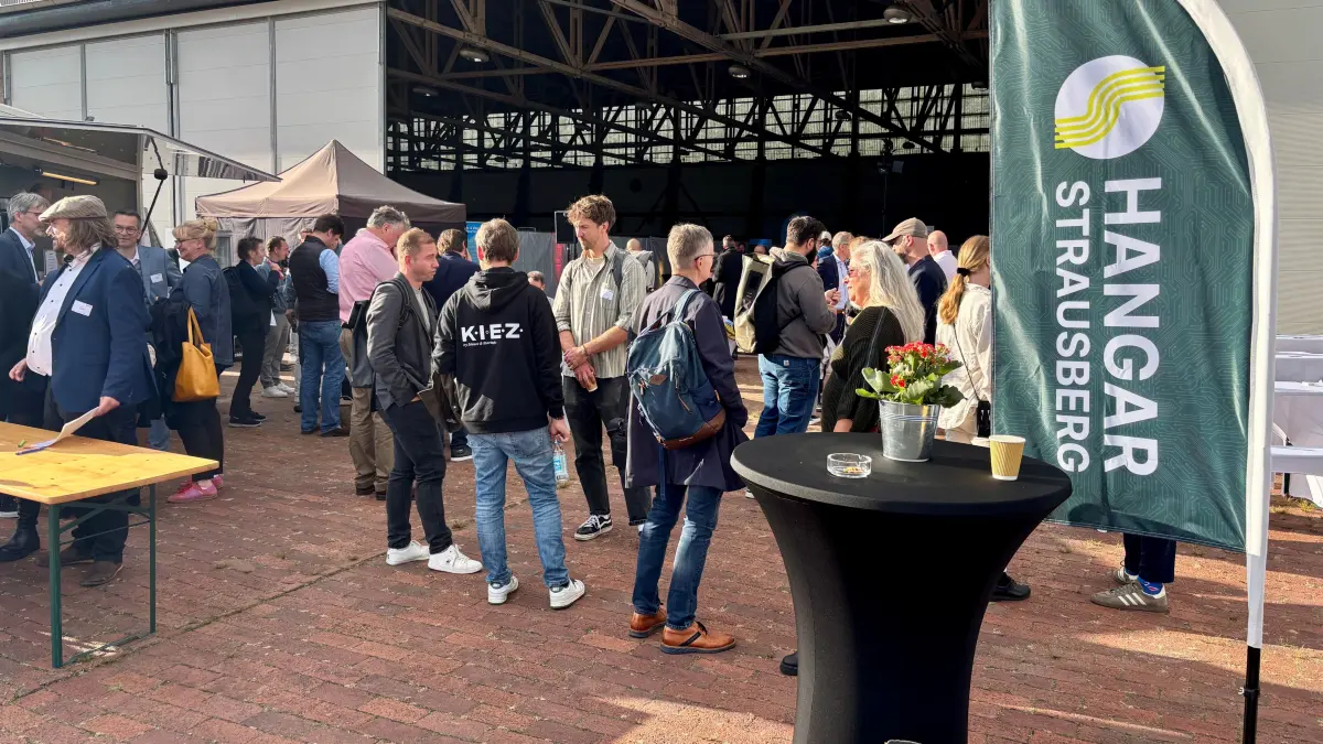 Der Startschuss für das Start-up-Zentrum des Landes Brandenburg in Strausberg erfolgte am 23. September 2025 im alten Hangar auf dem Flugplatz.