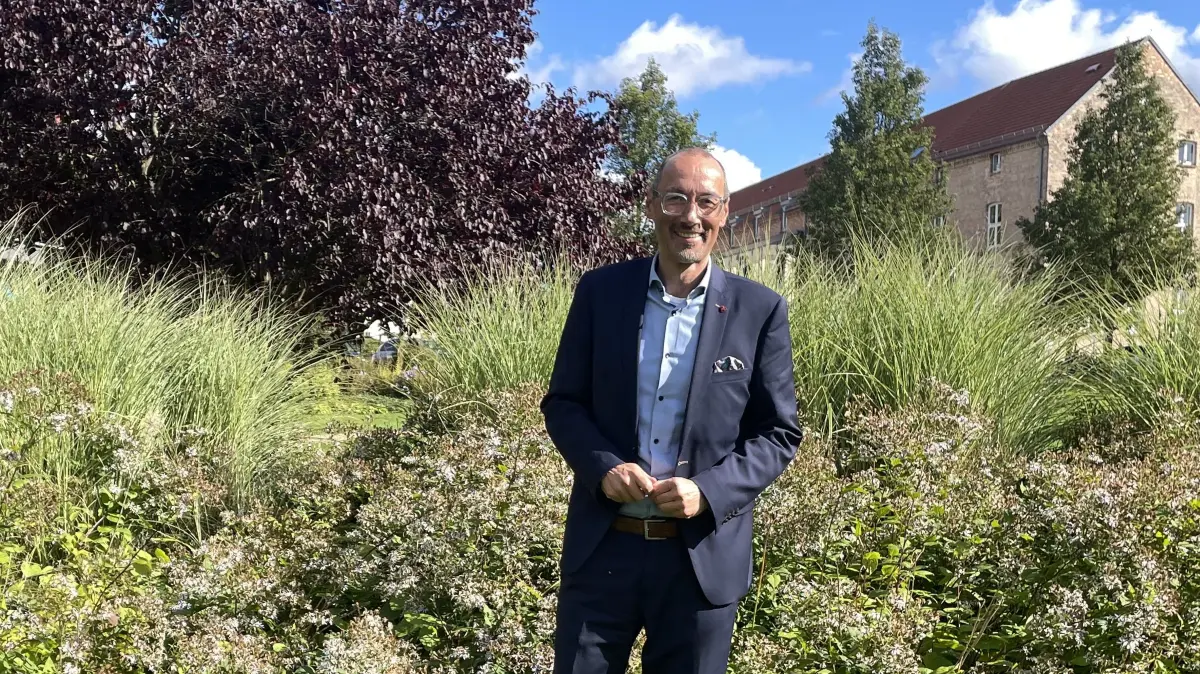 Die Bürgermeisterwahl in Prenzlau findet am 28. September 2025 statt. Kandidat Marek Wöller-Beetz, ist seit 2010 erster Beigeordneter und bestens vertraut mit den Abläugen im Rathaus Er verfolgt klare Ziele für die Stadt und setzt auf Dialog statt Ausgrenzung.